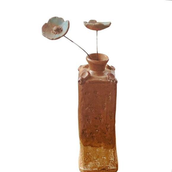 Hand-Built Studio Pottery Vase with Sculpted Metal Flowers – Signed - Picture 5 of 7